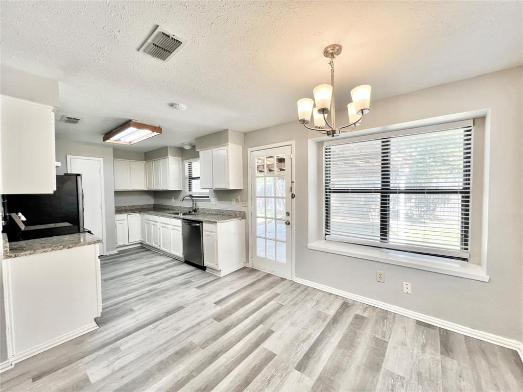2319 Redbrook Drive Property Photo 4