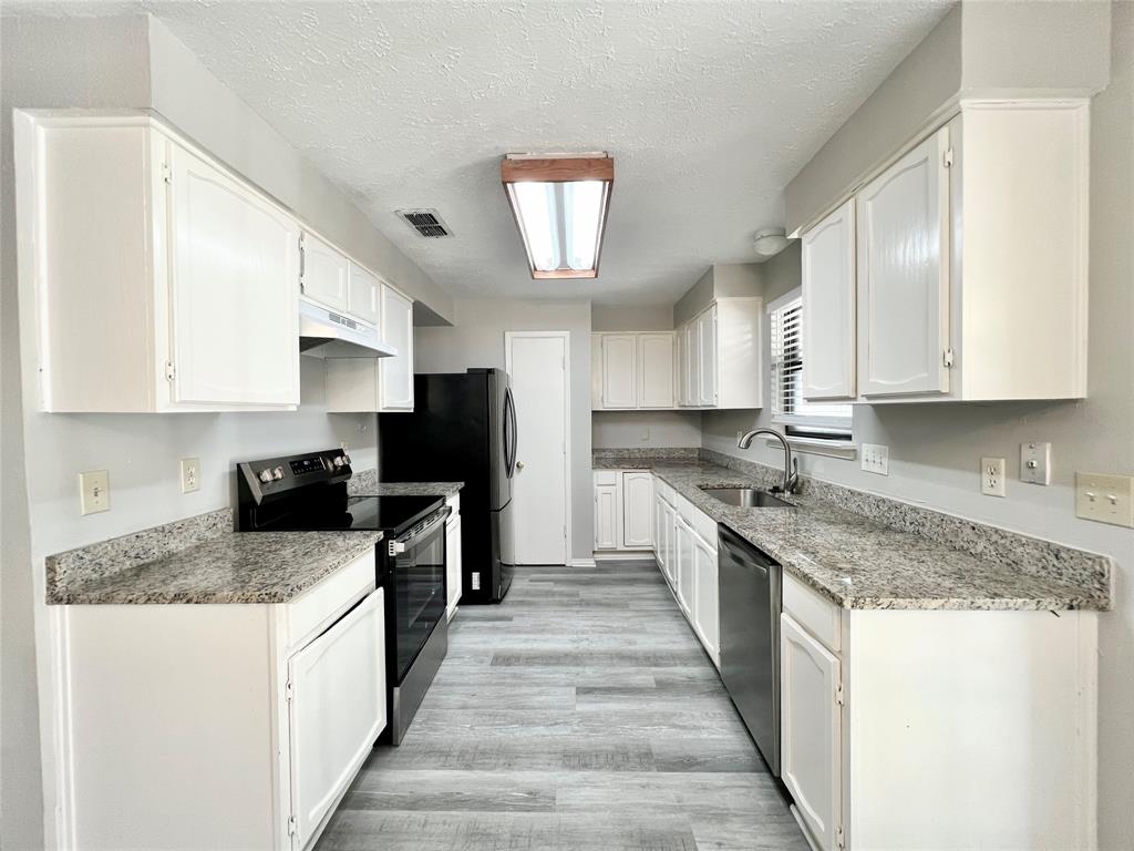 2319 Redbrook Drive Property Photo 5