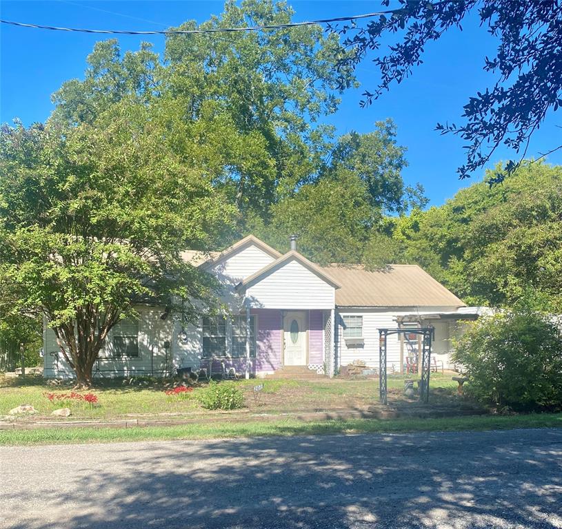 201 N Main Property Photo 1
