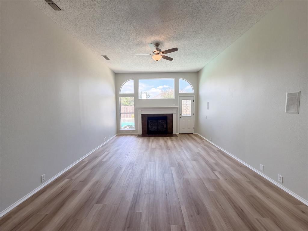 401 Pin Oak Trail Property Photo 2