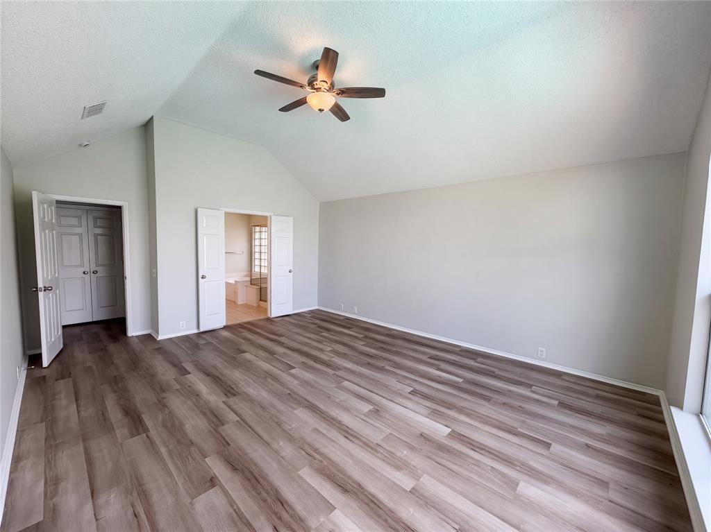 401 Pin Oak Trail Property Photo 4