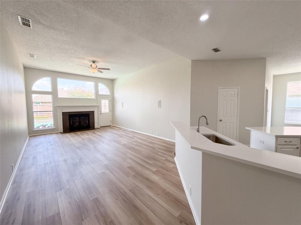 401 Pin Oak Trail Property Photo 8