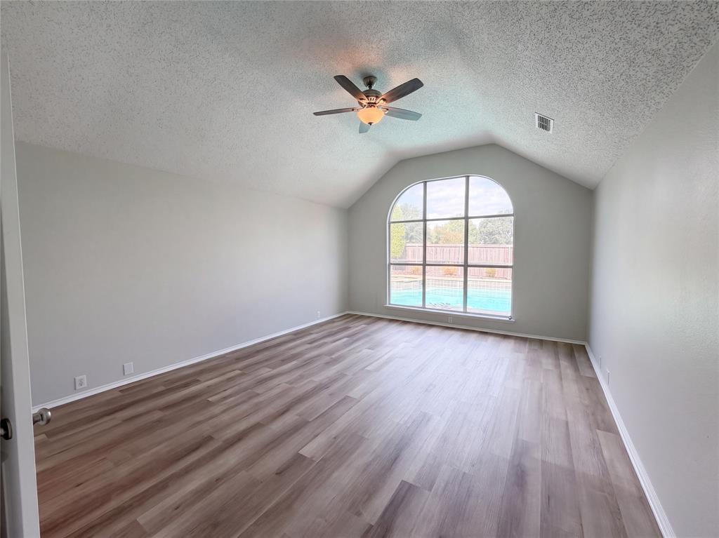 401 Pin Oak Trail Property Photo 17