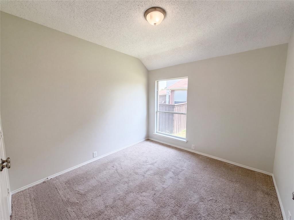 401 Pin Oak Trail Property Photo 18