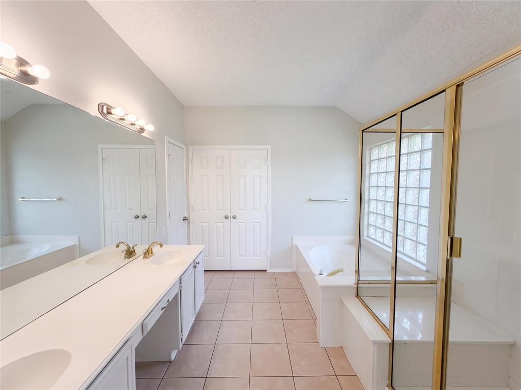 401 Pin Oak Trail Property Photo 28
