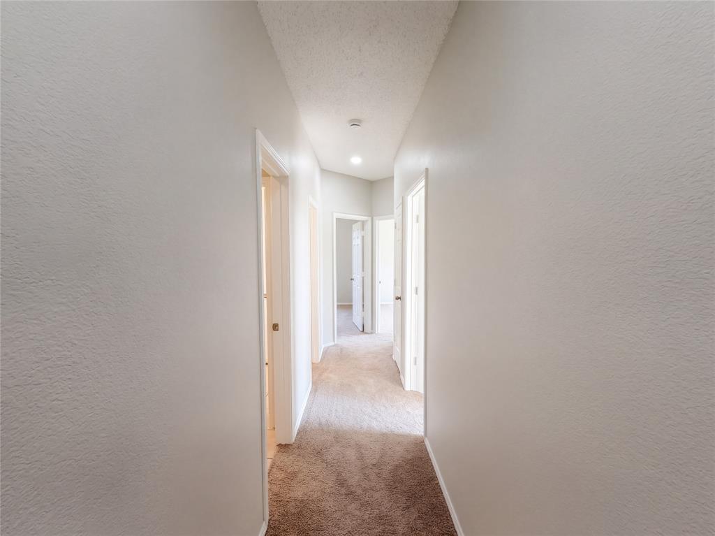401 Pin Oak Trail Property Photo 32