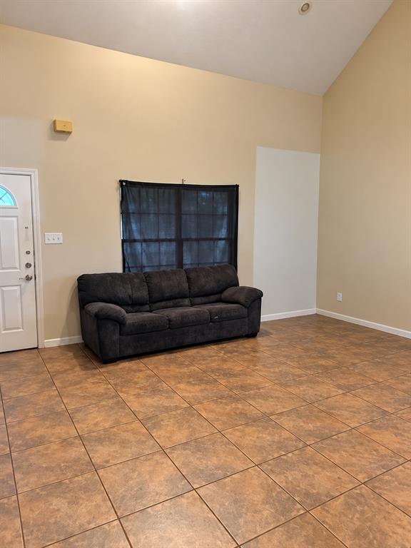 1017 W 3rd Street Property Photo 4