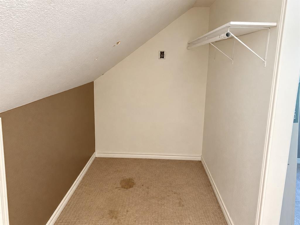 1017 W 3rd Street Property Photo 14