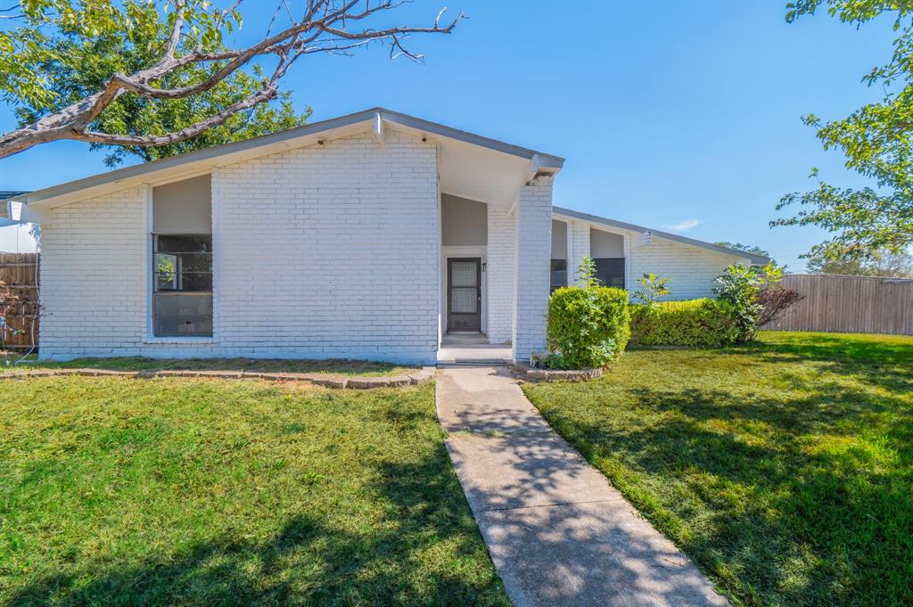 4312 Woodbluff Drive Property Photo 1