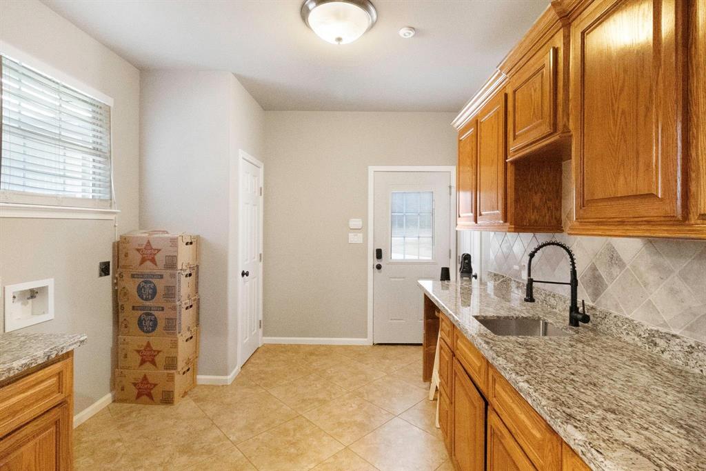 7899 Us Highway 190 Property Photo 16