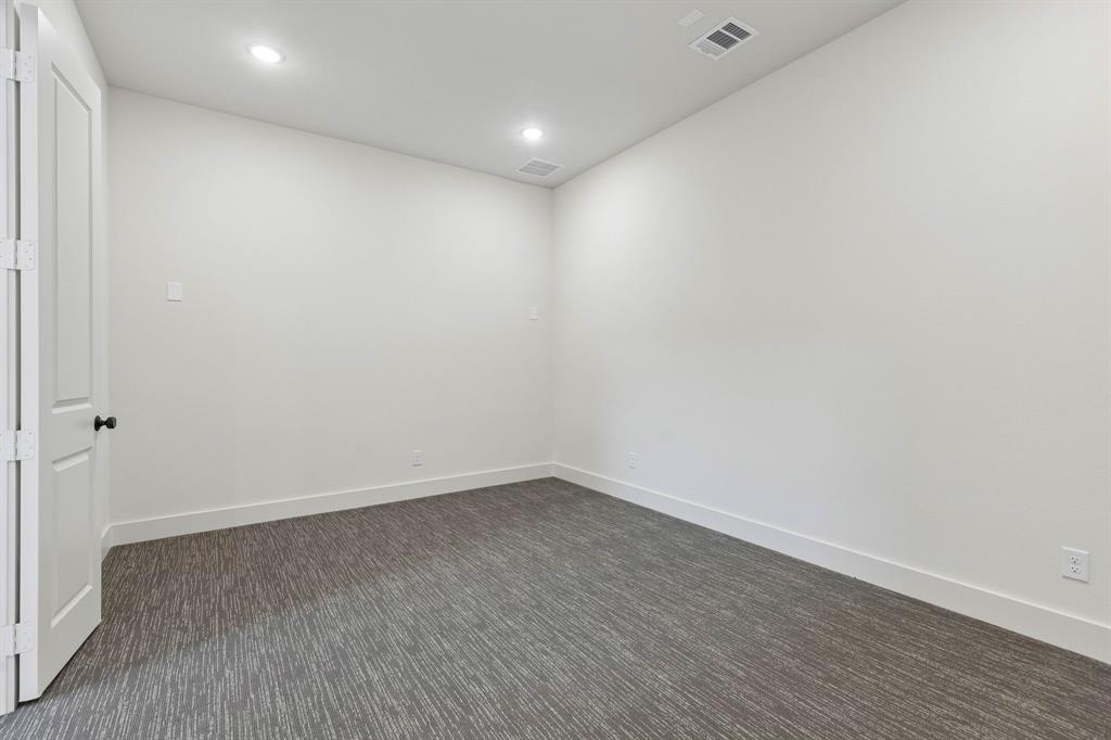 8729 Porch Place Property Photo 6