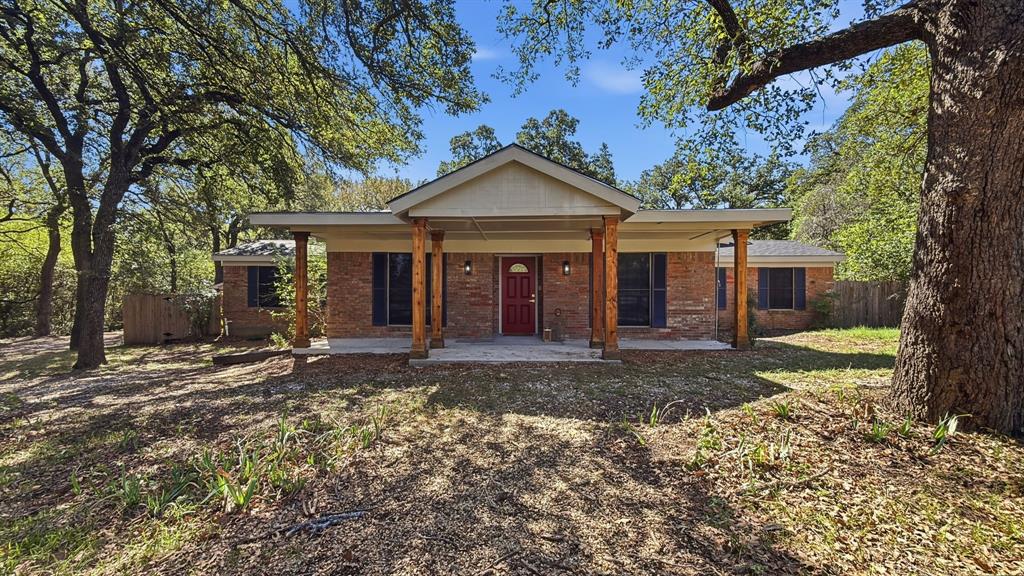 1004 Lakeview Drive Property Photo 1