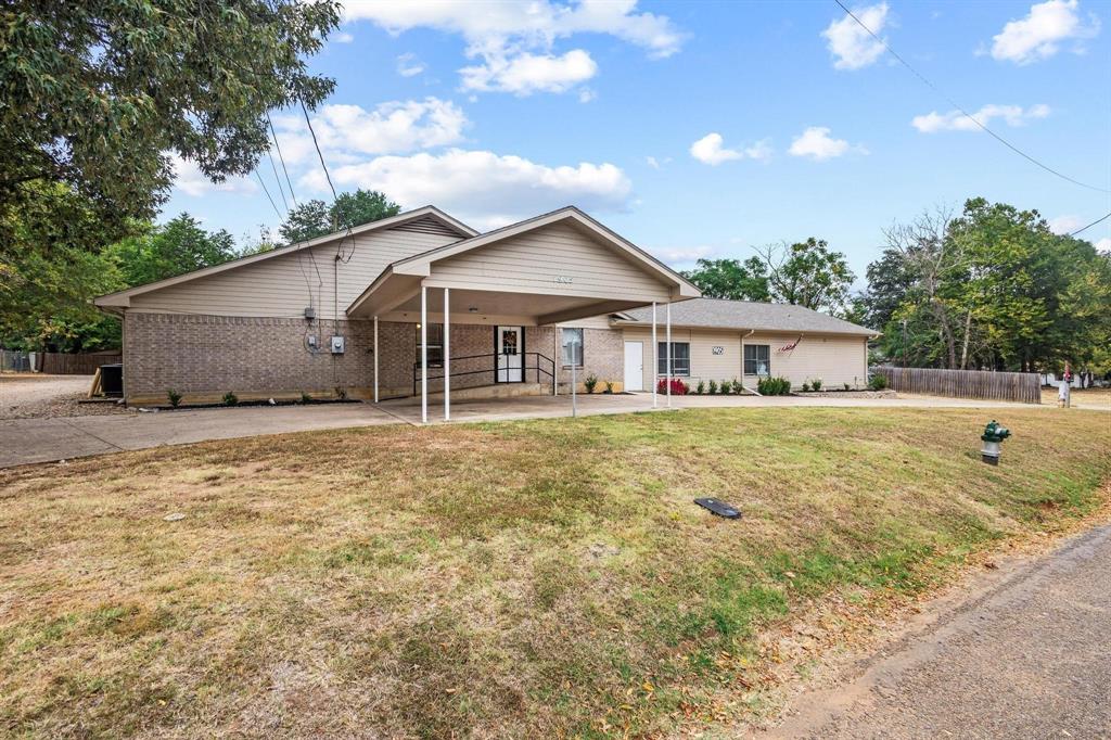 1905 E Price Street Property Photo 1