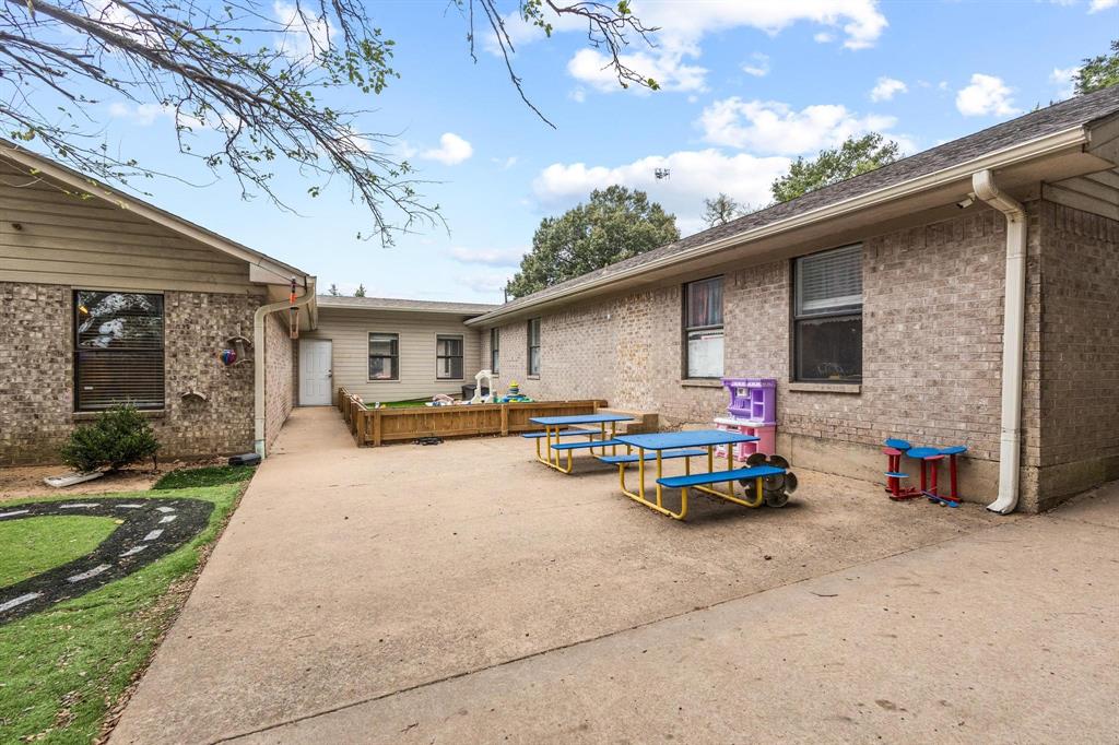 1905 E Price Street Property Photo 2