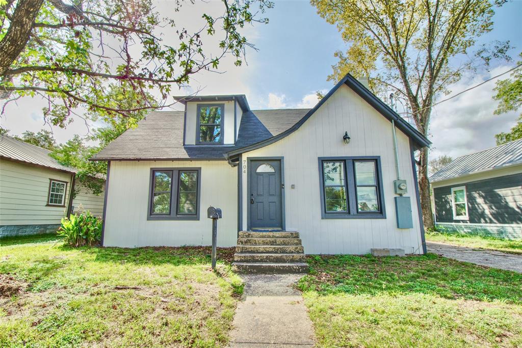 704 Pine Street Property Photo 1