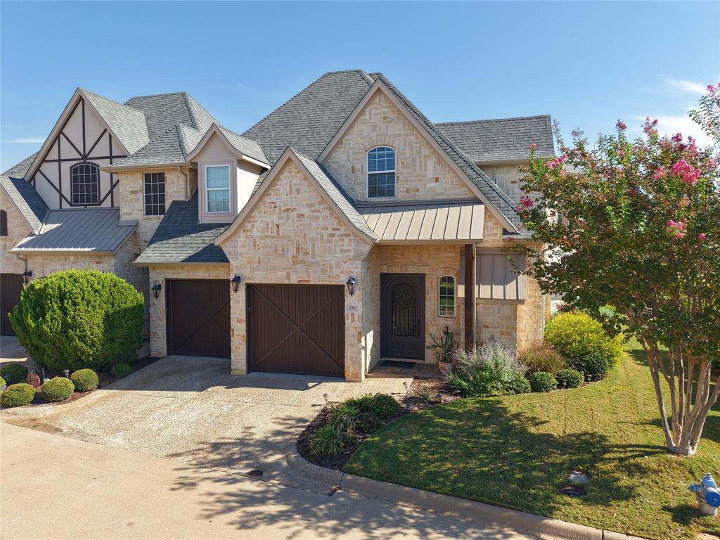 2541 Vineyard Drive Property Photo 1
