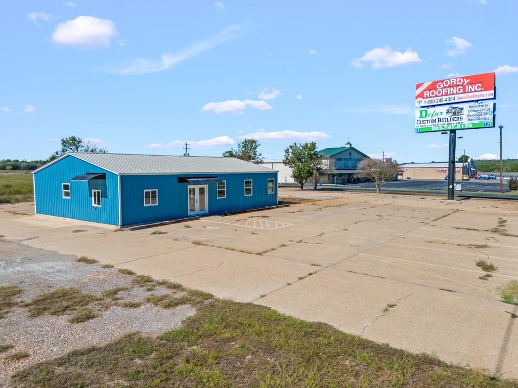 2370 S Fm 2869 Property Photo 7