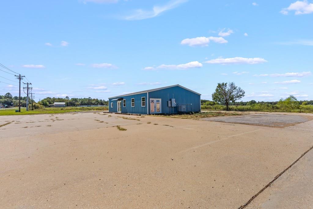 2370 S Fm 2869 Property Photo 9