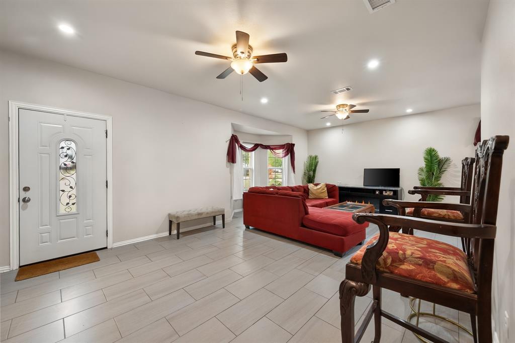 407 Hitt Street Property Photo 4