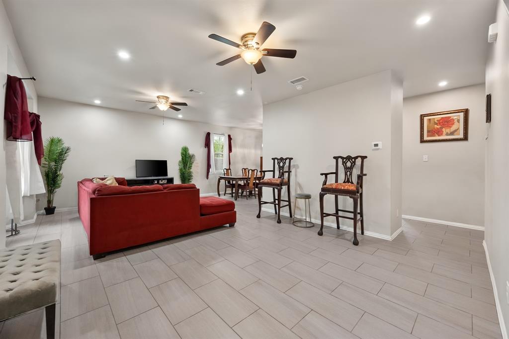 407 Hitt Street Property Photo 5