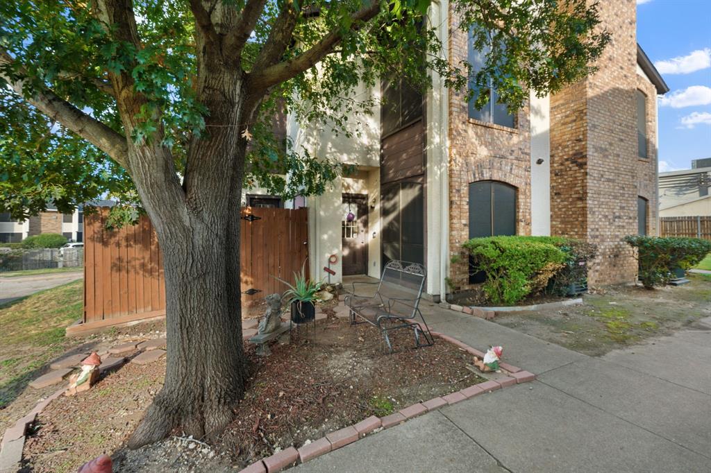 611 Oriole Boulevard 1001 Property Photo 1