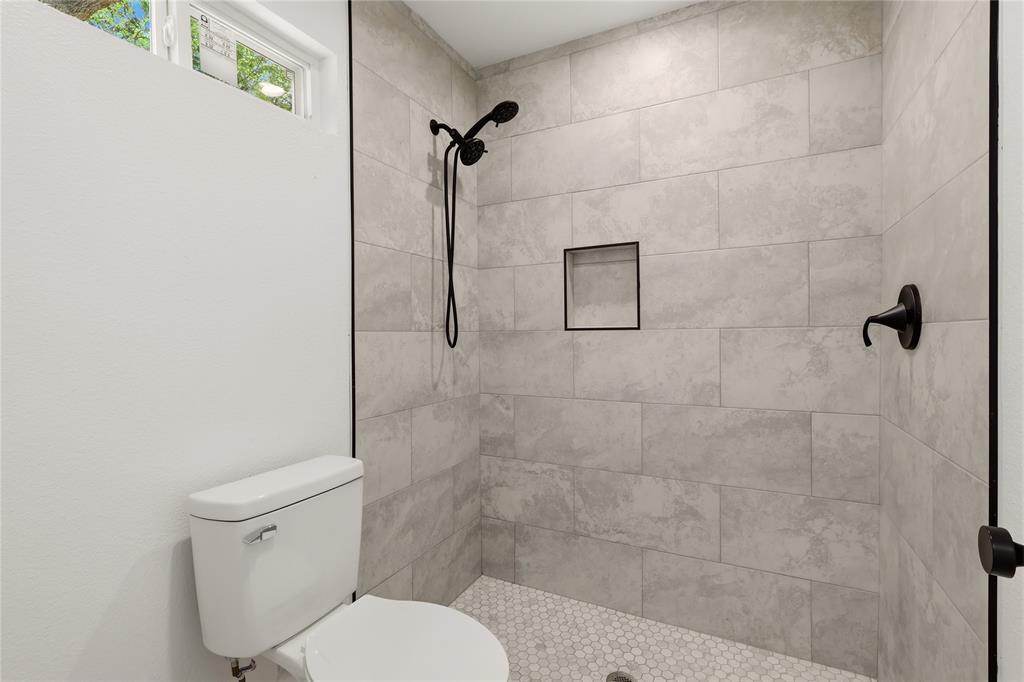 327 Boone Property Photo 17