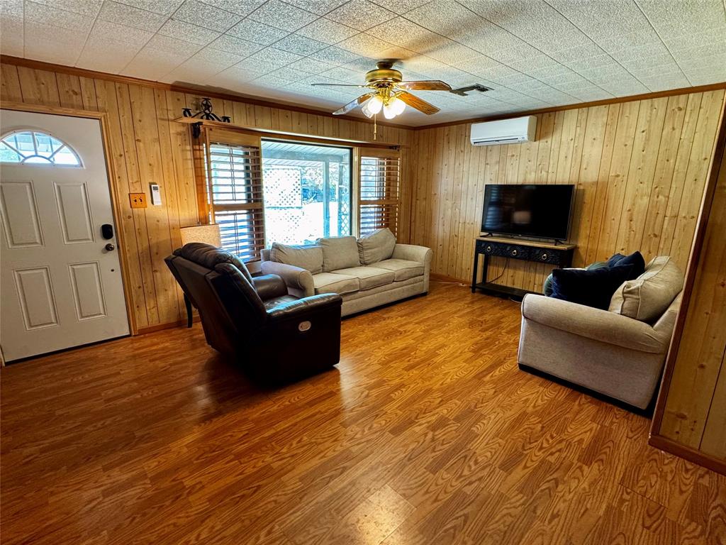 512 Wanda Street Property Photo 3