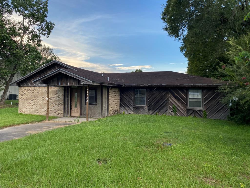 21788 Ih 10 Property Photo 1
