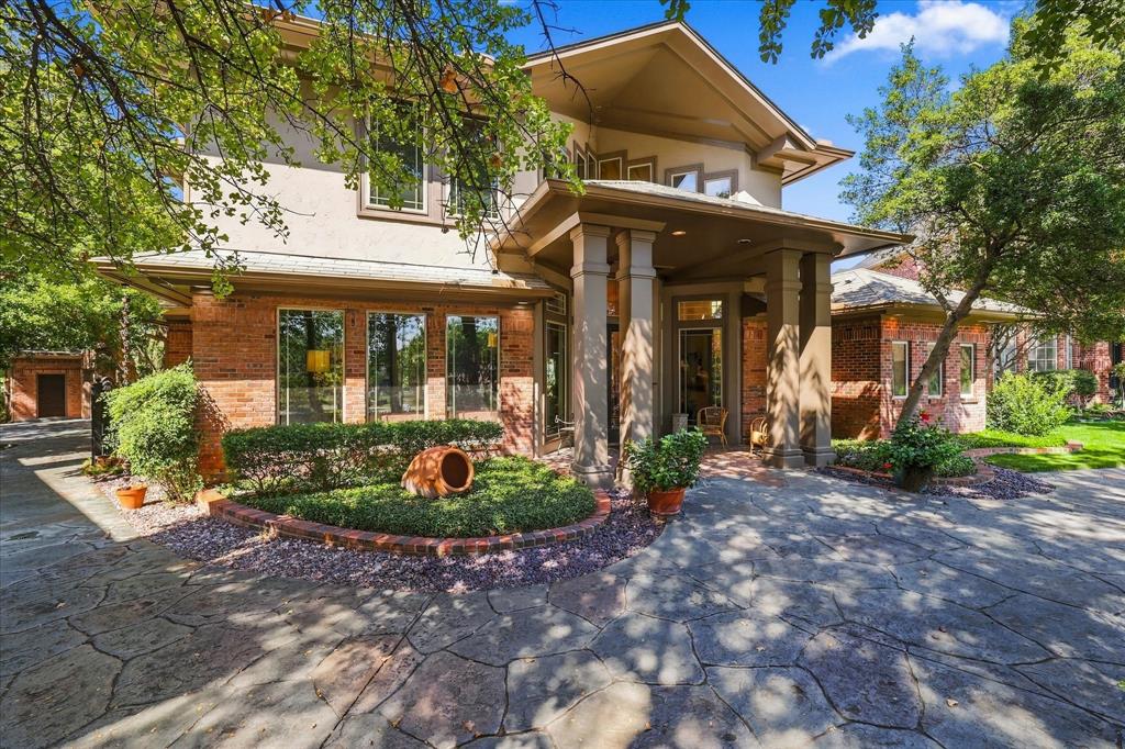 800 Oakwood Court Property Photo 4