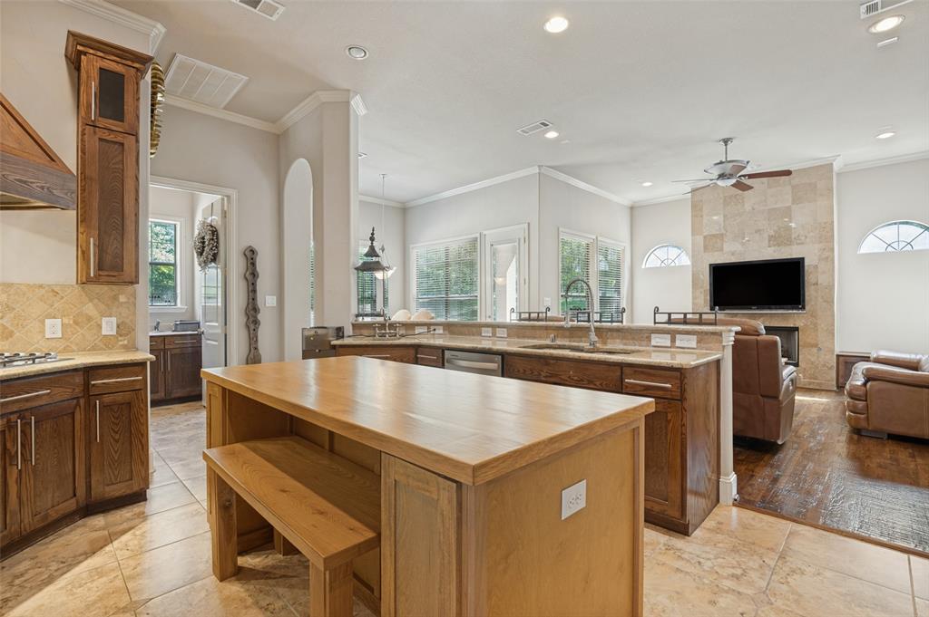 2418 Amberleaf Court Property Photo 6
