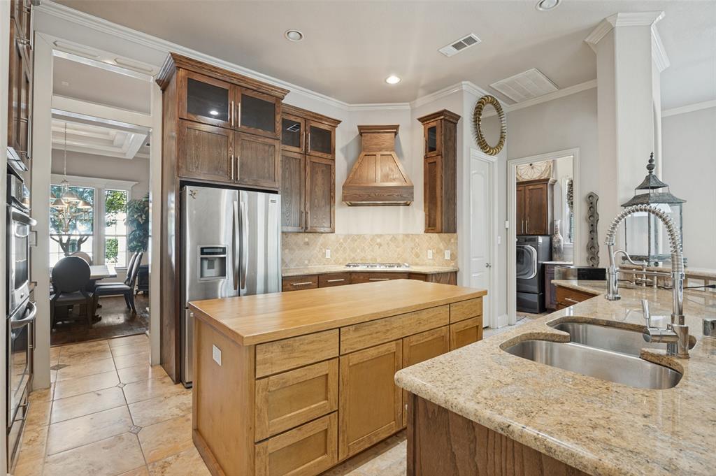 2418 Amberleaf Court Property Photo 8