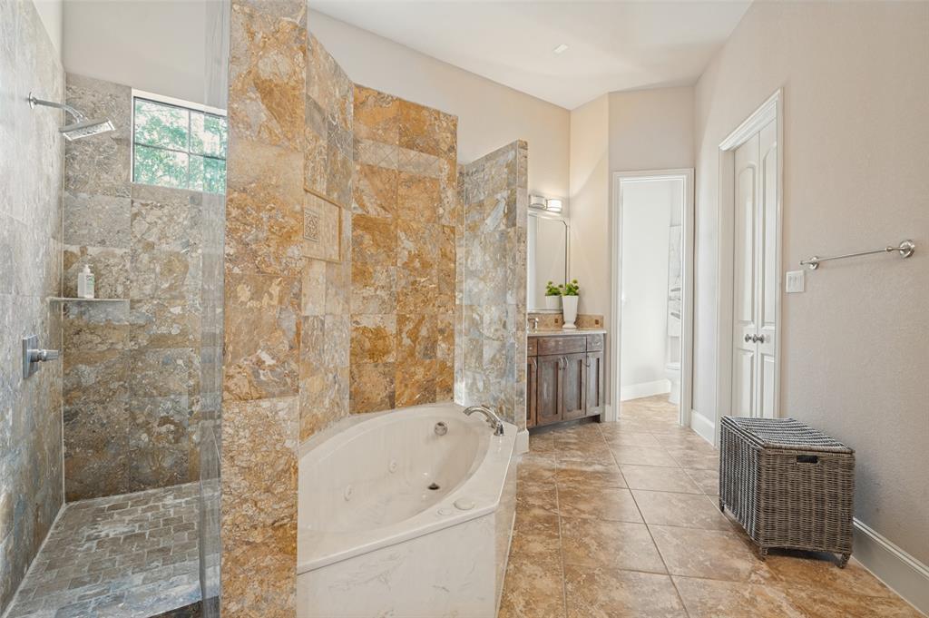 2418 Amberleaf Court Property Photo 14