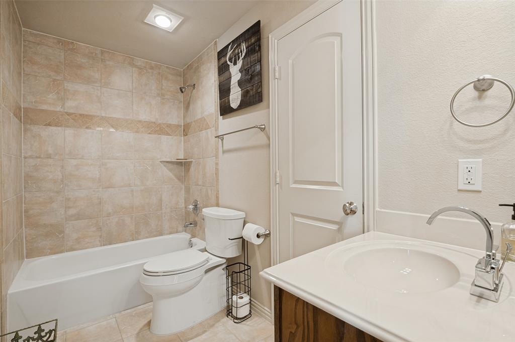 2418 Amberleaf Court Property Photo 19
