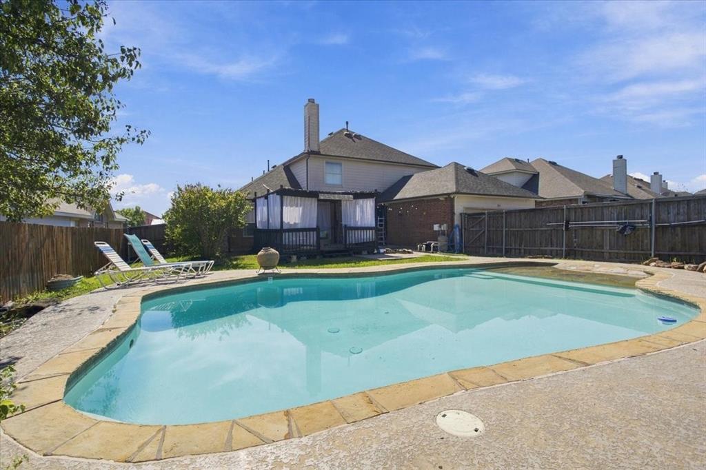 204 Newport Drive Property Photo 2