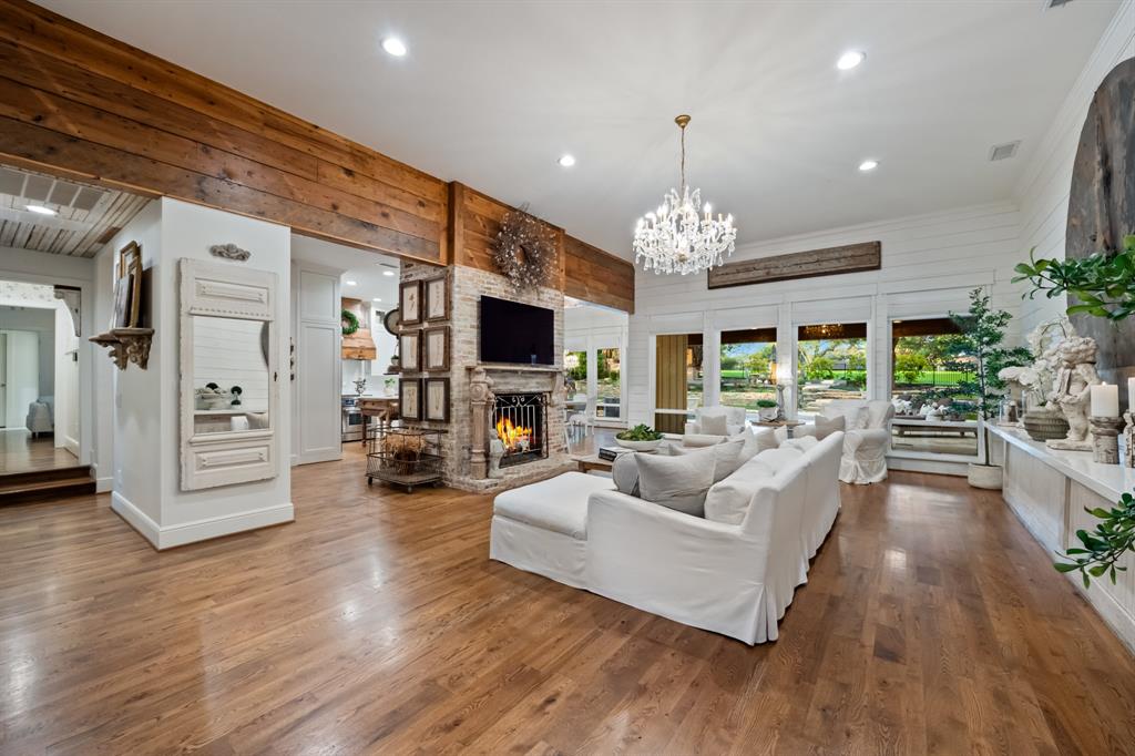 2108 Augusta Property Photo 6