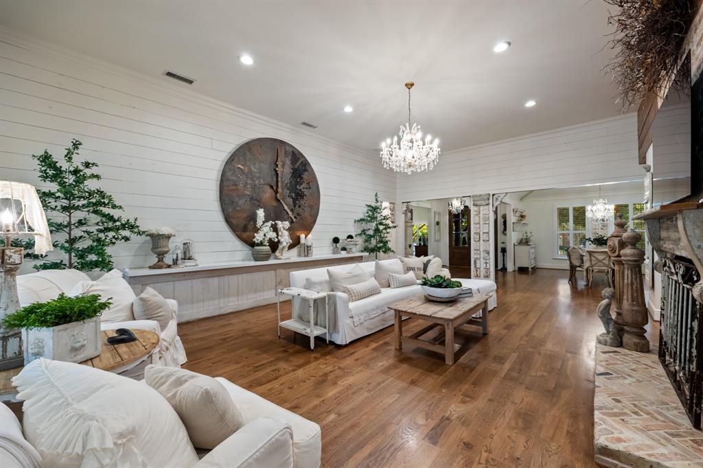 2108 Augusta Property Photo 7
