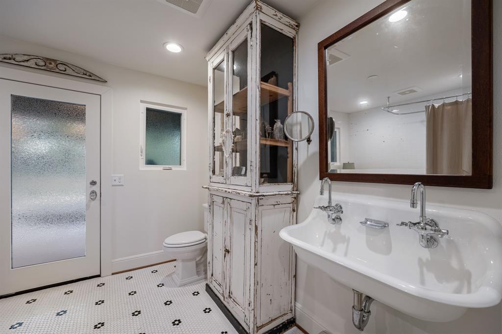 2108 Augusta Property Photo 19