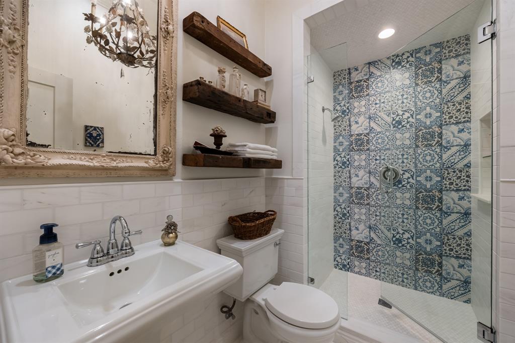 2108 Augusta Property Photo 25