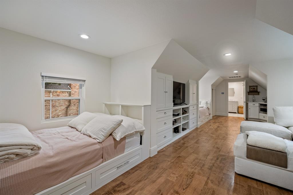 2108 Augusta Property Photo 27