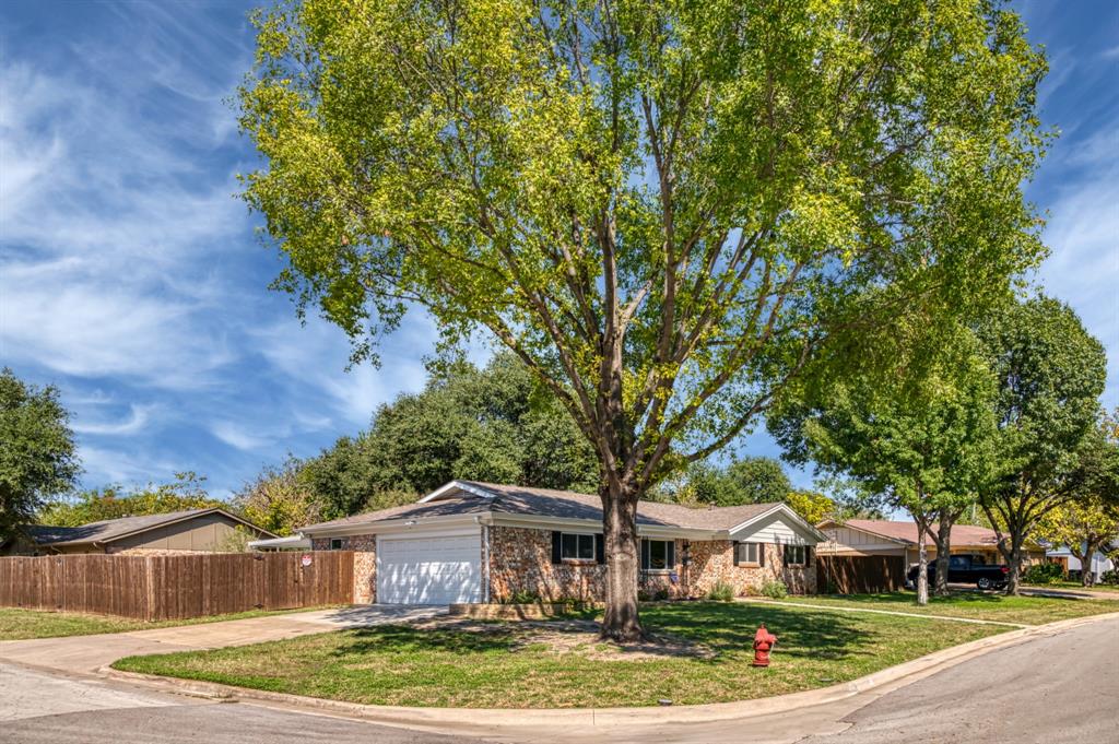 7601 Noreast Drive Property Photo 1