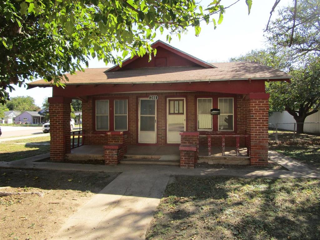 208 N Avenue E Property Photo 1