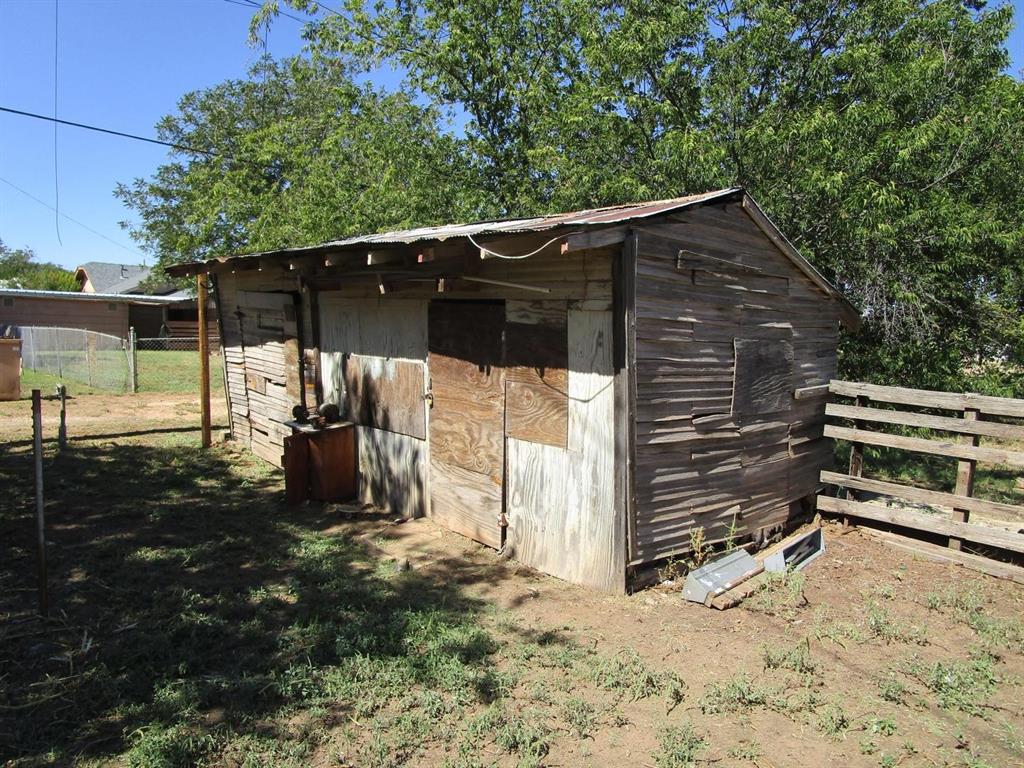 1205 N Avenue F Property Photo 5