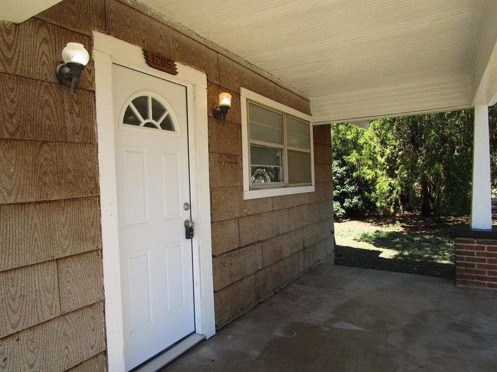 1205 N Avenue F Property Photo 8