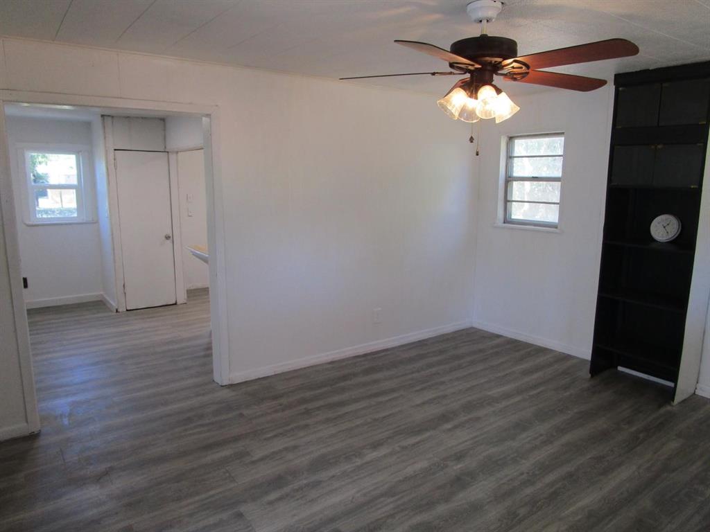 1205 N Avenue F Property Photo 9