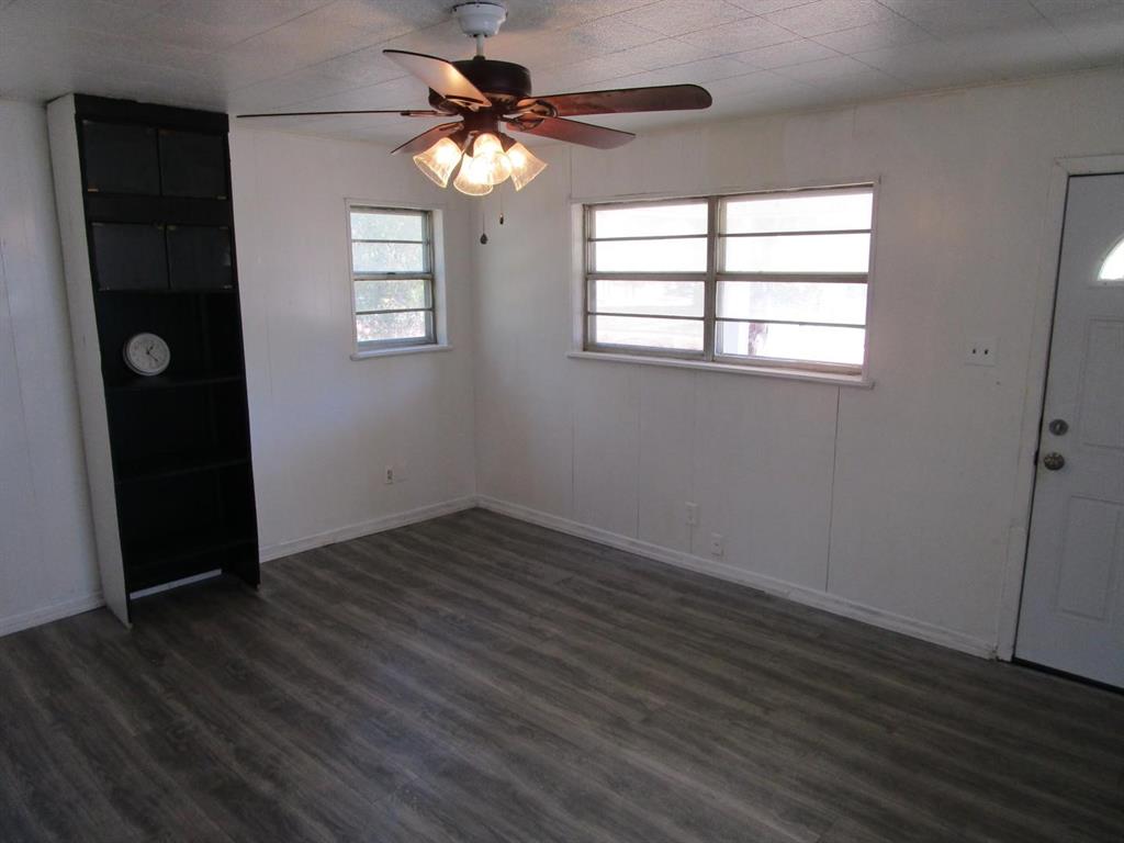 1205 N Avenue F Property Photo 10