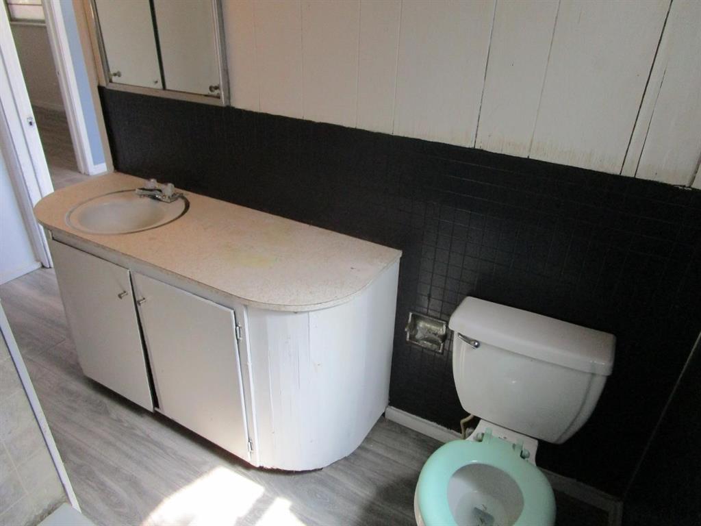 1205 N Avenue F Property Photo 17