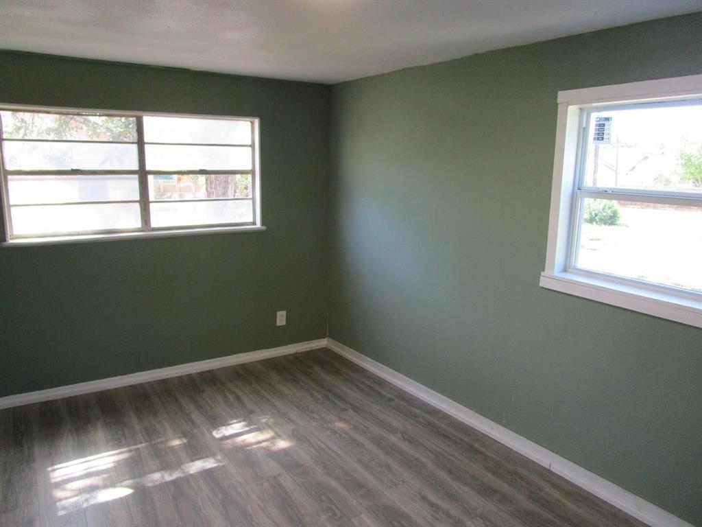 1205 N Avenue F Property Photo 18