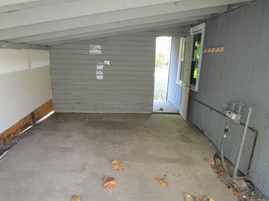 126 Nw Beck Street Property Photo 4