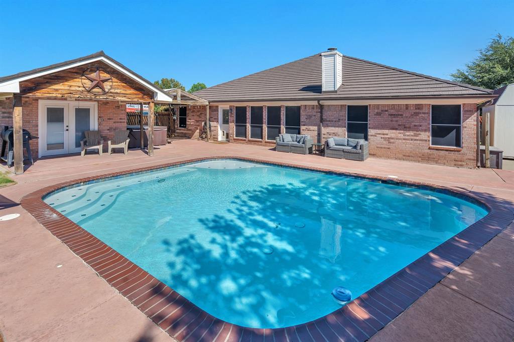 229 Willow Creek Drive Property Photo 1