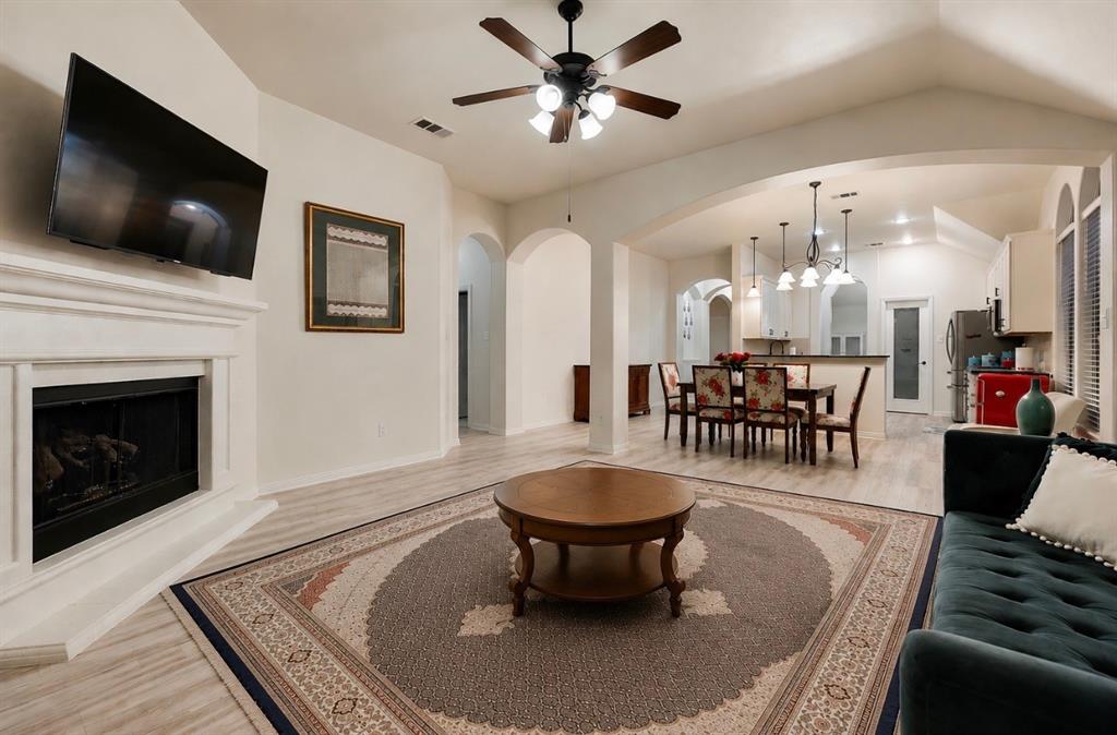 1705 Grand Meadows Drive Property Photo 8
